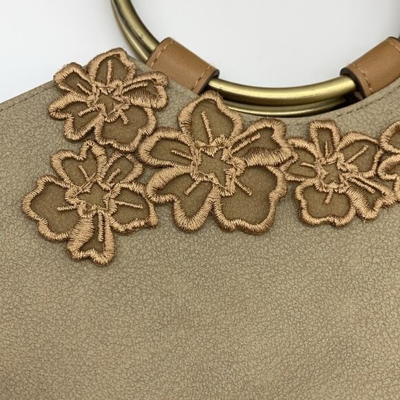 Elle & Jae Gypset Floral Detail Crossbody Purse Bag Brass Ring Handle Tan Beige - Picture 14 of 16